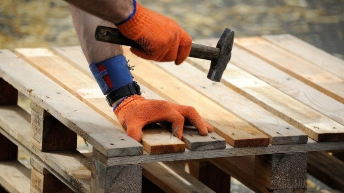 Making a table with pallet